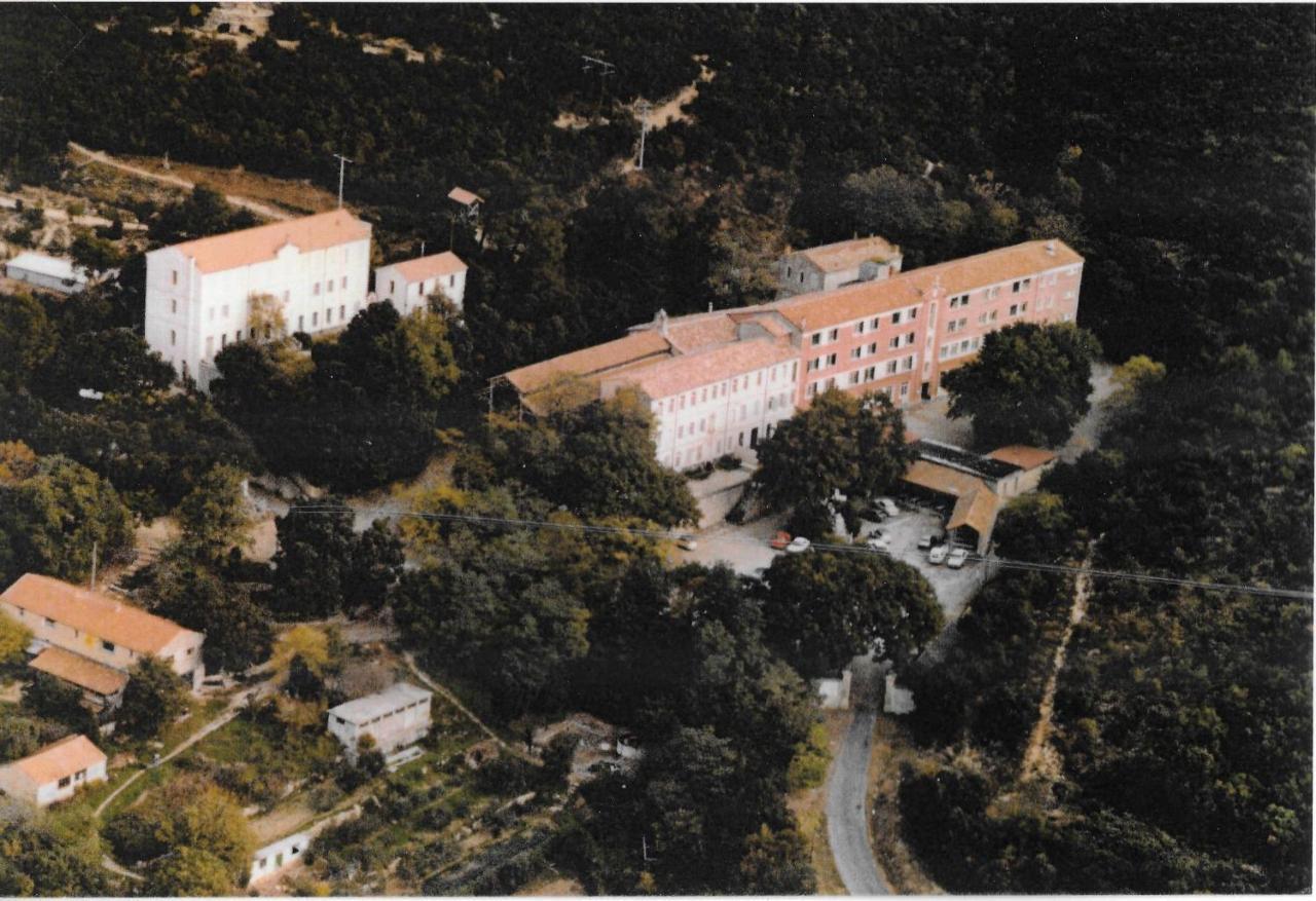 Hostel Prime Combe Fontanes  Zewnętrze zdjęcie